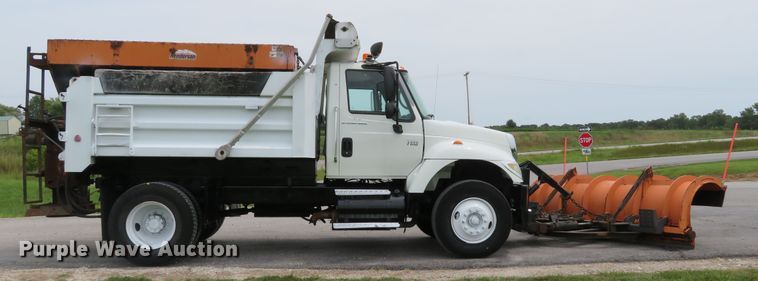 image for item DE8276 2006 International 7300 dump truck