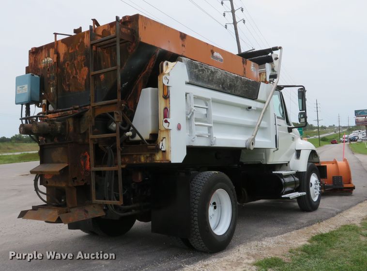 image for item DE8276 2006 International 7300 dump truck