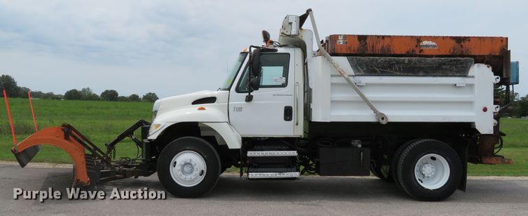 image for item DE8276 2006 International 7300 dump truck