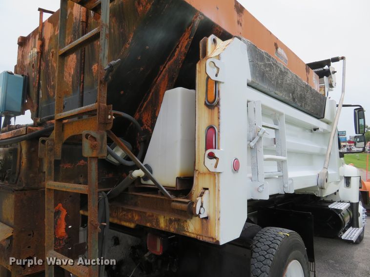 image for item DE8276 2006 International 7300 dump truck