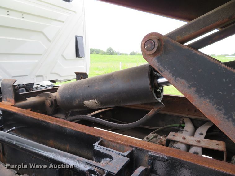 image for item DE8276 2006 International 7300 dump truck