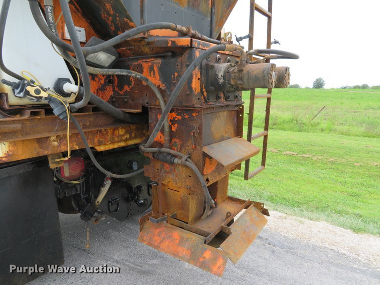 image for item DE8276 2006 International 7300 dump truck