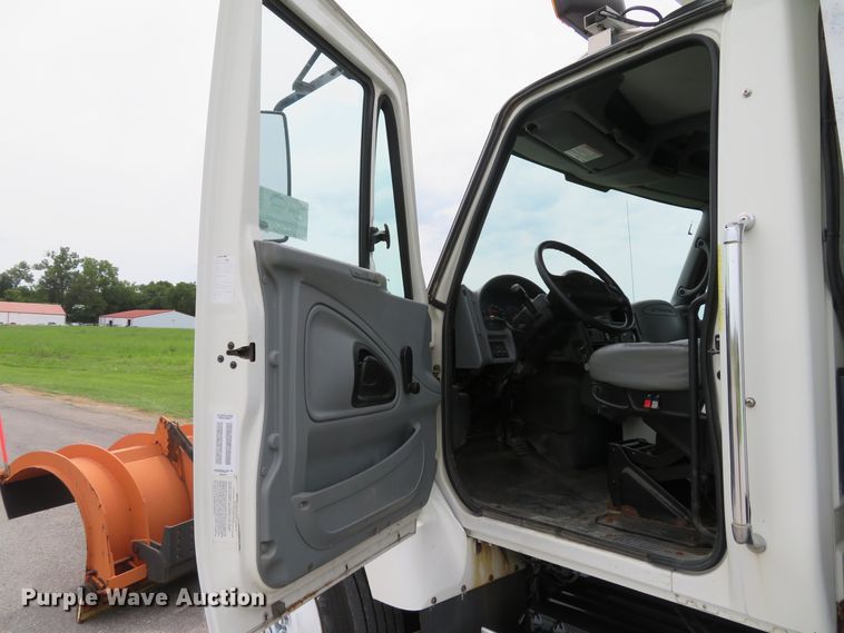 image for item DE8276 2006 International 7300 dump truck