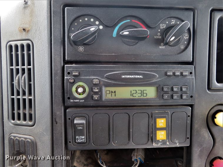 image for item DE8276 2006 International 7300 dump truck