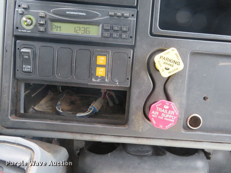 image for item DE8276 2006 International 7300 dump truck