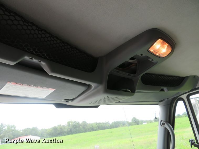 image for item DE8276 2006 International 7300 dump truck