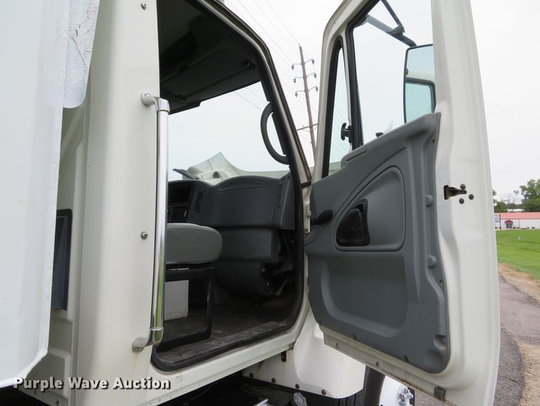 image for item DE8276 2006 International 7300 dump truck