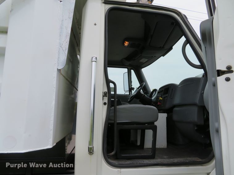 image for item DE8276 2006 International 7300 dump truck