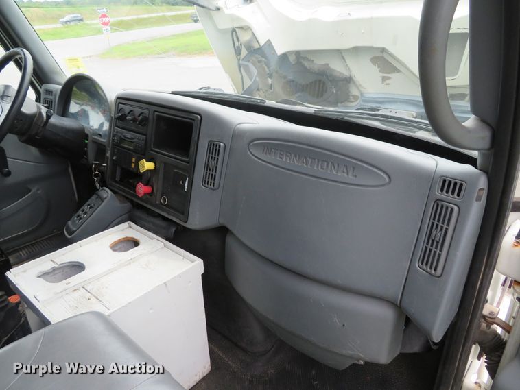 image for item DE8276 2006 International 7300 dump truck