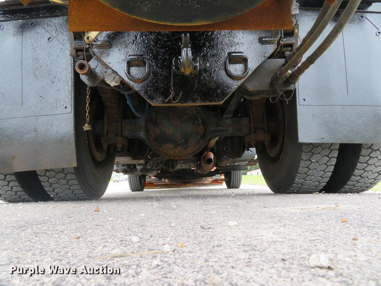 image for item DE8276 2006 International 7300 dump truck