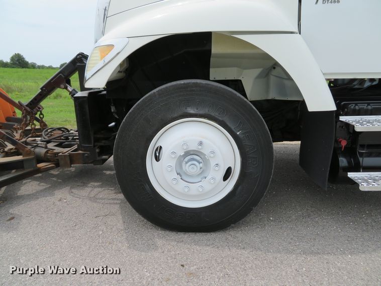 image for item DE8276 2006 International 7300 dump truck