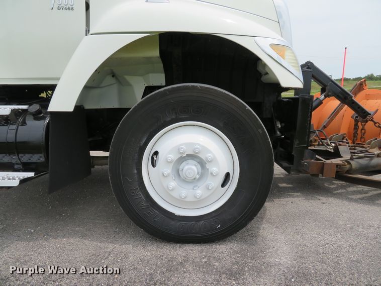 image for item DE8276 2006 International 7300 dump truck