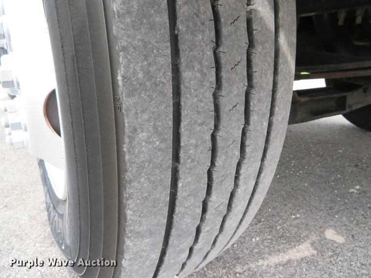 image for item DE8276 2006 International 7300 dump truck