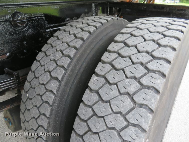 image for item DE8276 2006 International 7300 dump truck