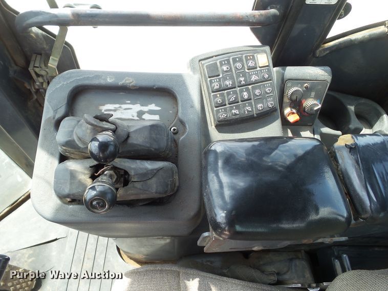 image for item DF0786 2004 John Deere 544J wheel loader