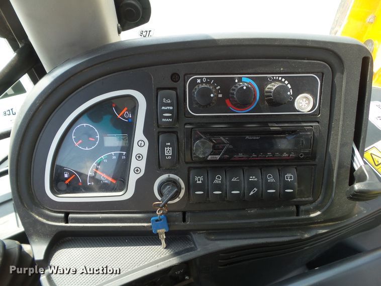 image for item DF0787 2016 JCB 3CX-15 backhoe