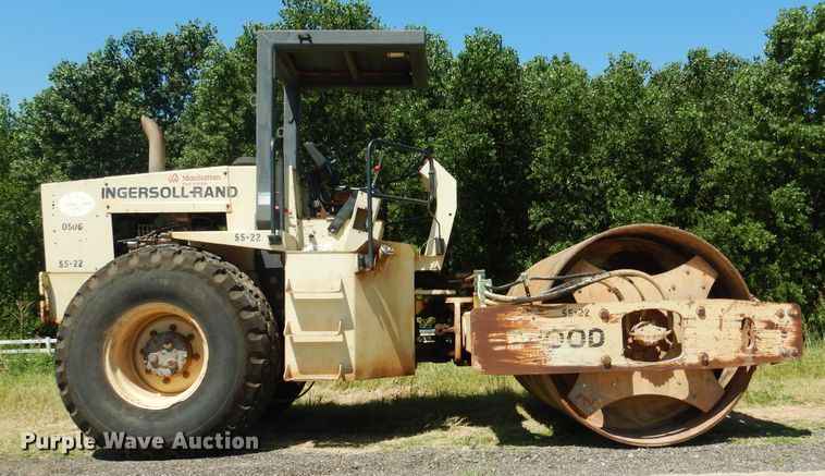 image for item DF2204 1997 Ingersoll Rand SD-100 single drum vibratory roller
