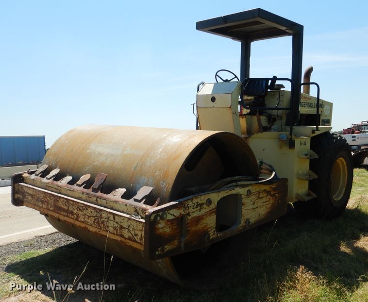 image for item DF2204 1997 Ingersoll Rand SD-100 single drum vibratory roller