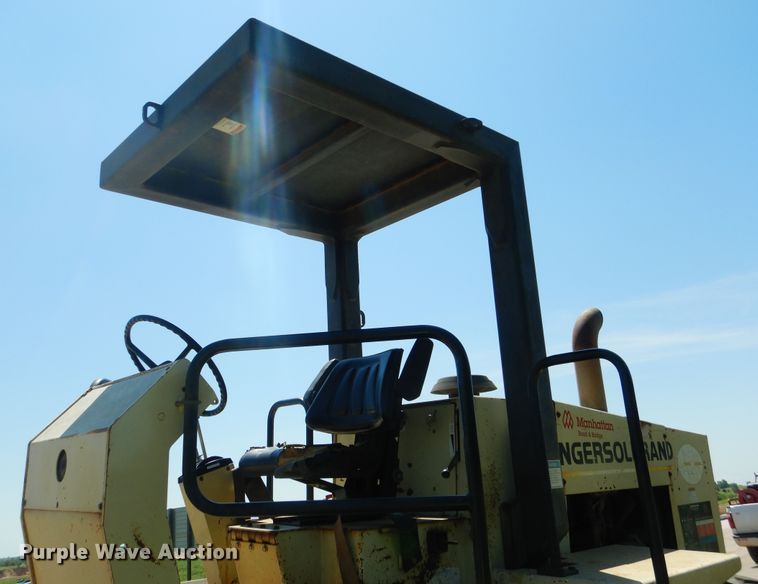 image for item DF2204 1997 Ingersoll Rand SD-100 single drum vibratory roller
