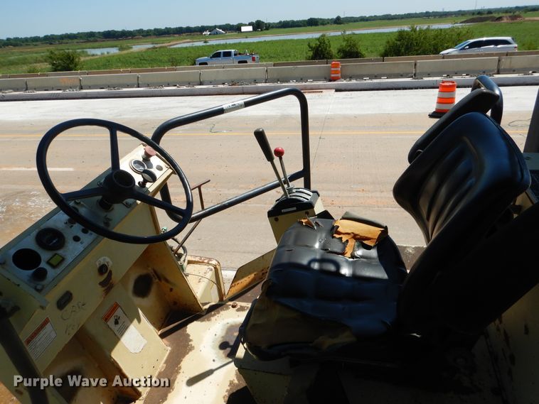 image for item DF2204 1997 Ingersoll Rand SD-100 single drum vibratory roller