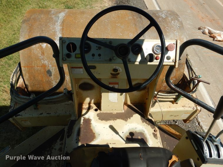 image for item DF2204 1997 Ingersoll Rand SD-100 single drum vibratory roller