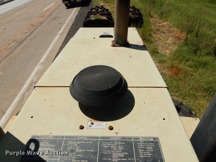 image for item DF2204 1997 Ingersoll Rand SD-100 single drum vibratory roller