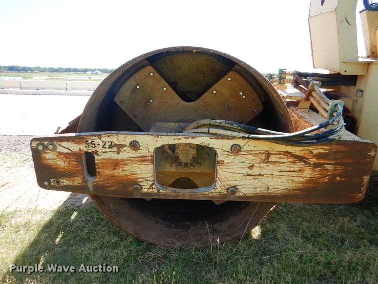 image for item DF2204 1997 Ingersoll Rand SD-100 single drum vibratory roller