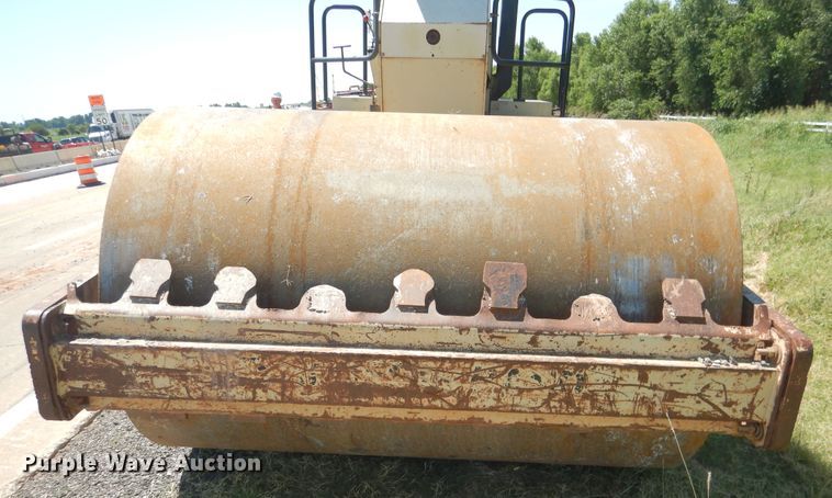 image for item DF2204 1997 Ingersoll Rand SD-100 single drum vibratory roller