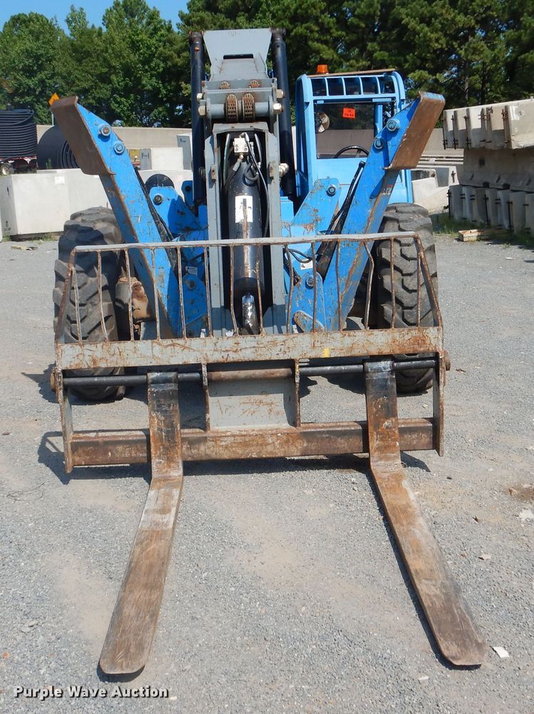 image for item DF2205 2005 Terex TH1056C telehandler