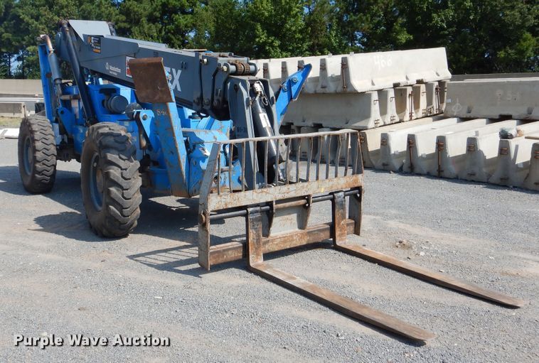 image for item DF2205 2005 Terex TH1056C telehandler