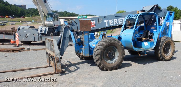 image for item DF2205 2005 Terex TH1056C telehandler