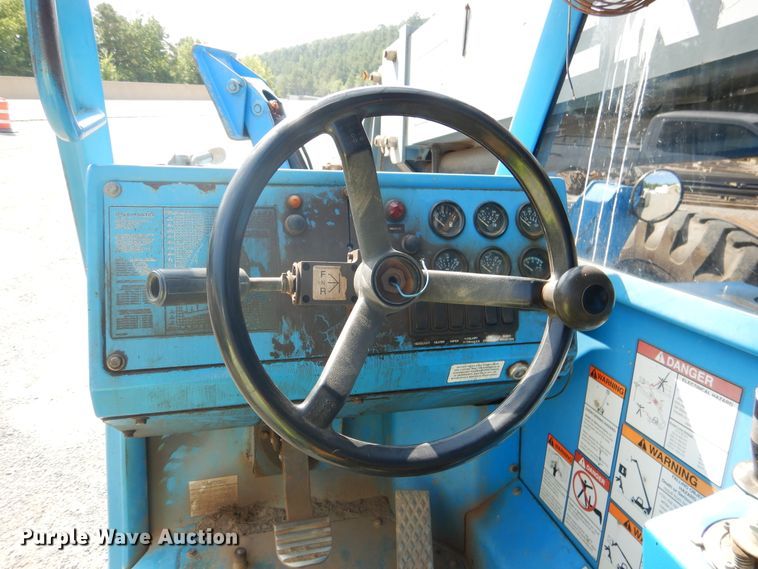 image for item DF2205 2005 Terex TH1056C telehandler