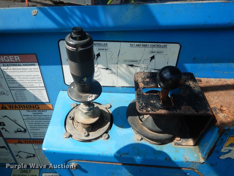 image for item DF2205 2005 Terex TH1056C telehandler