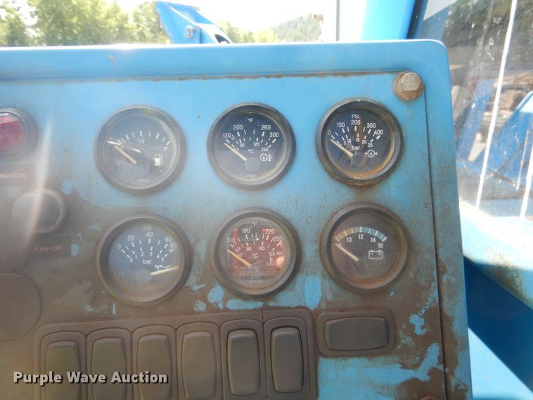 image for item DF2205 2005 Terex TH1056C telehandler