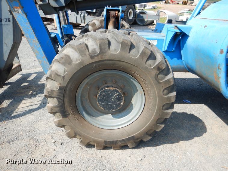 image for item DF2205 2005 Terex TH1056C telehandler