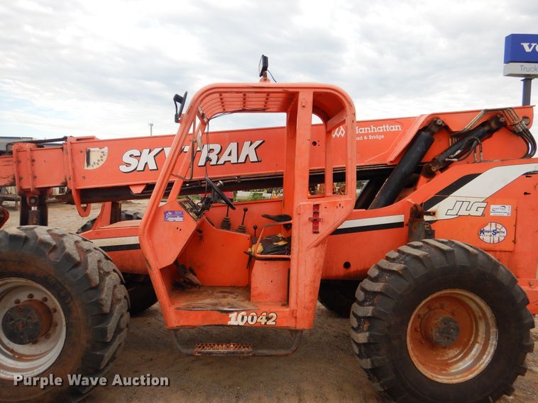 image for item DF2206 2007 Sky Trak 10042 telehandler