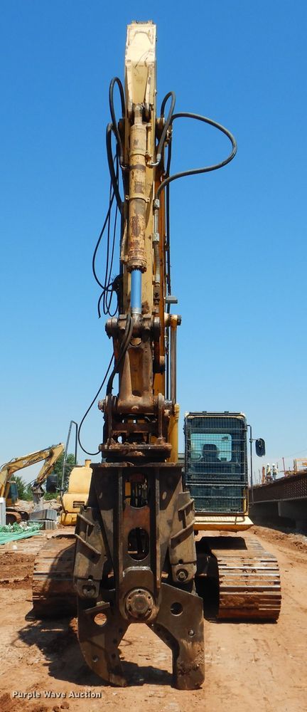 image for item DF2208 2005 Komatsu PC300LC excavator