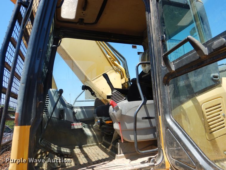 image for item DF2208 2005 Komatsu PC300LC excavator