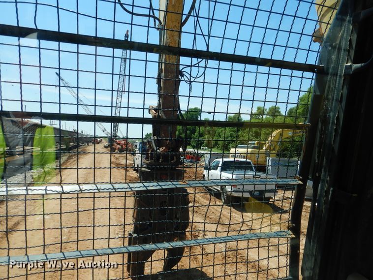 image for item DF2208 2005 Komatsu PC300LC excavator