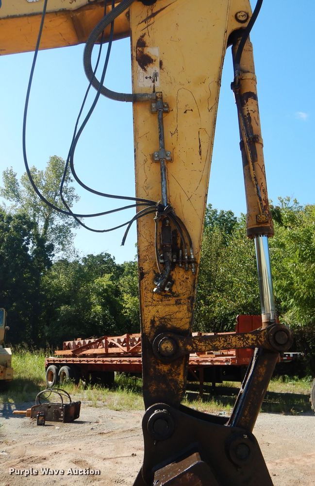 image for item DF2208 2005 Komatsu PC300LC excavator