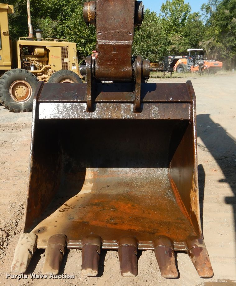 image for item DF2208 2005 Komatsu PC300LC excavator