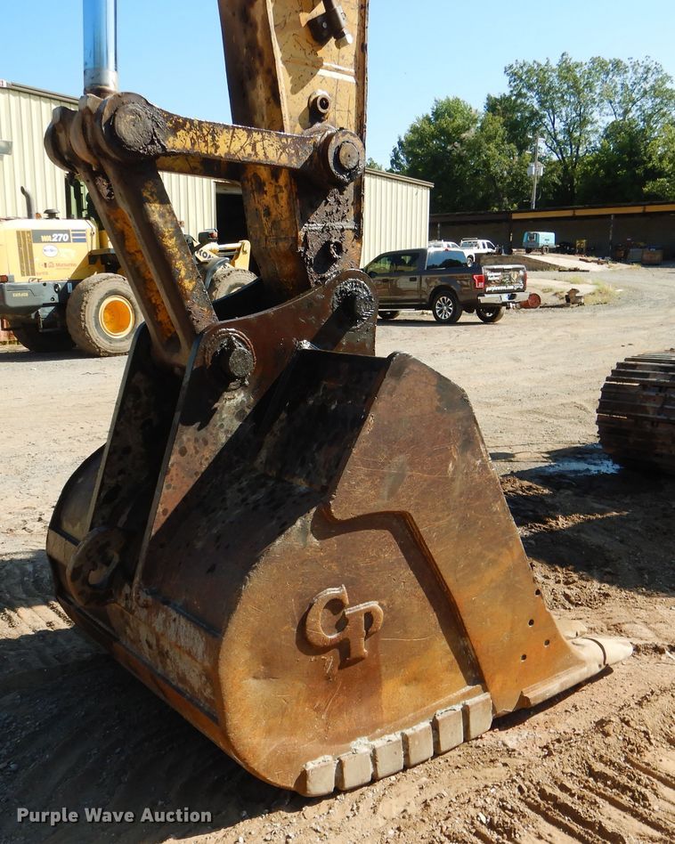 image for item DF2208 2005 Komatsu PC300LC excavator