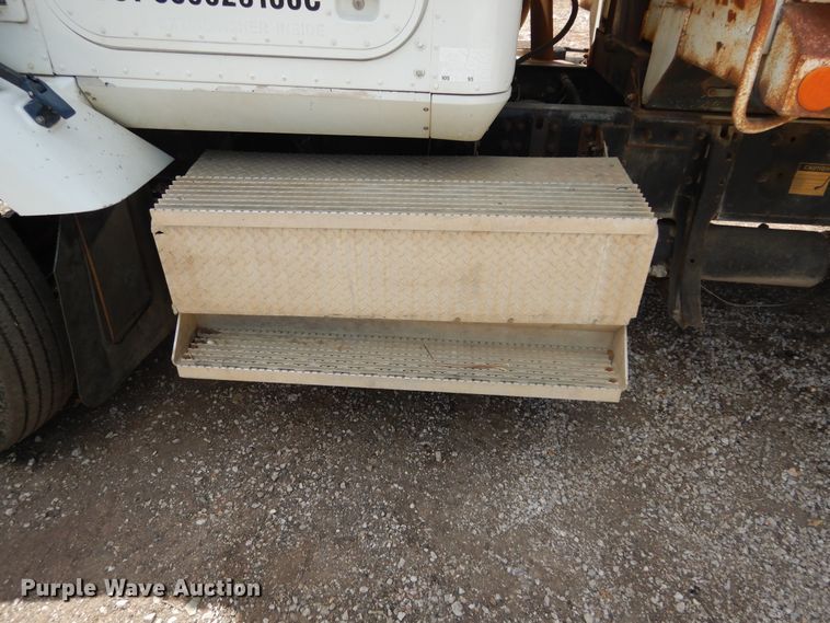 image for item DF2571 1996 International 9200 dump truck