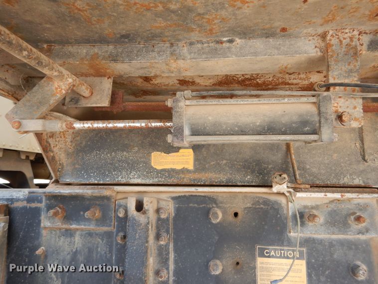 image for item DF2571 1996 International 9200 dump truck