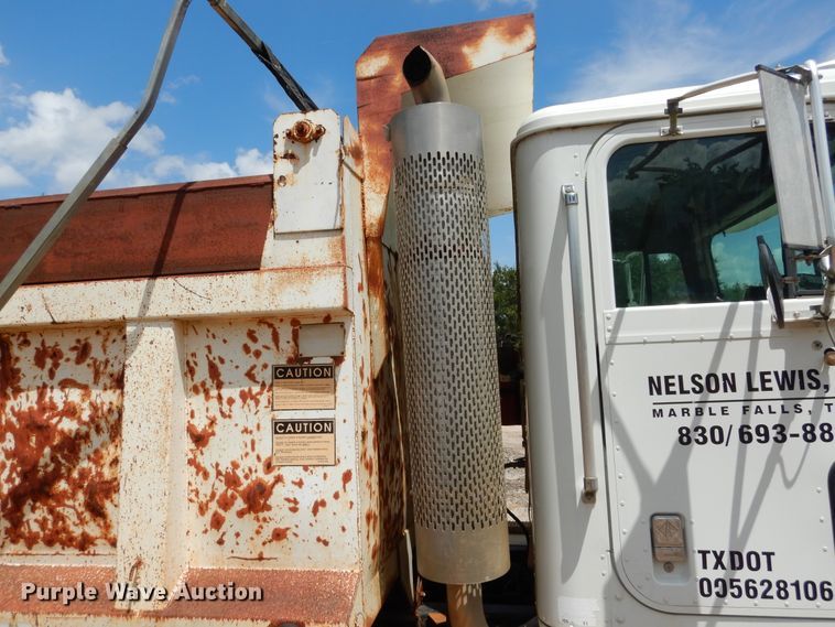 image for item DF2571 1996 International 9200 dump truck