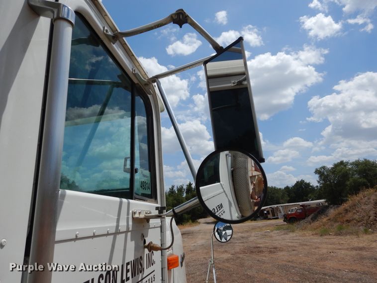 image for item DF2571 1996 International 9200 dump truck