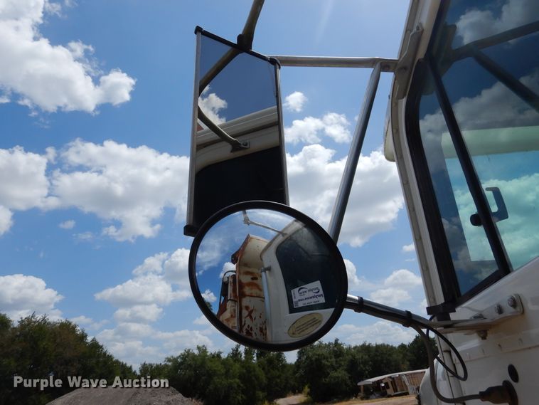 image for item DF2571 1996 International 9200 dump truck