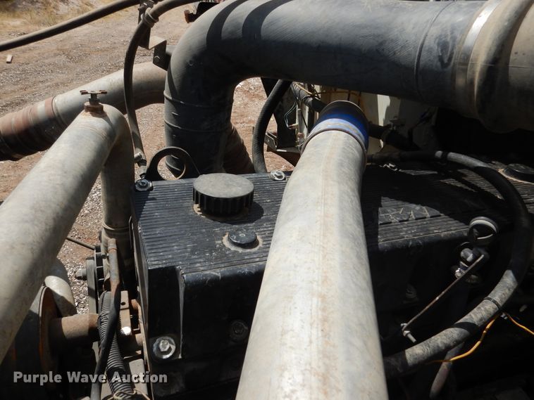 image for item DF2571 1996 International 9200 dump truck