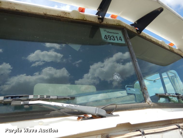 image for item DF2571 1996 International 9200 dump truck