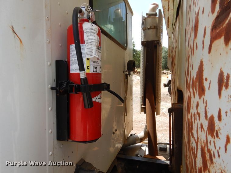 image for item DF2571 1996 International 9200 dump truck